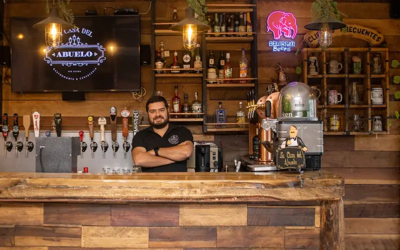 Jorge Belnava tras la barra de Río Bueno, la primera de la casa